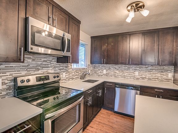 2nd image of 605 22nd St SE