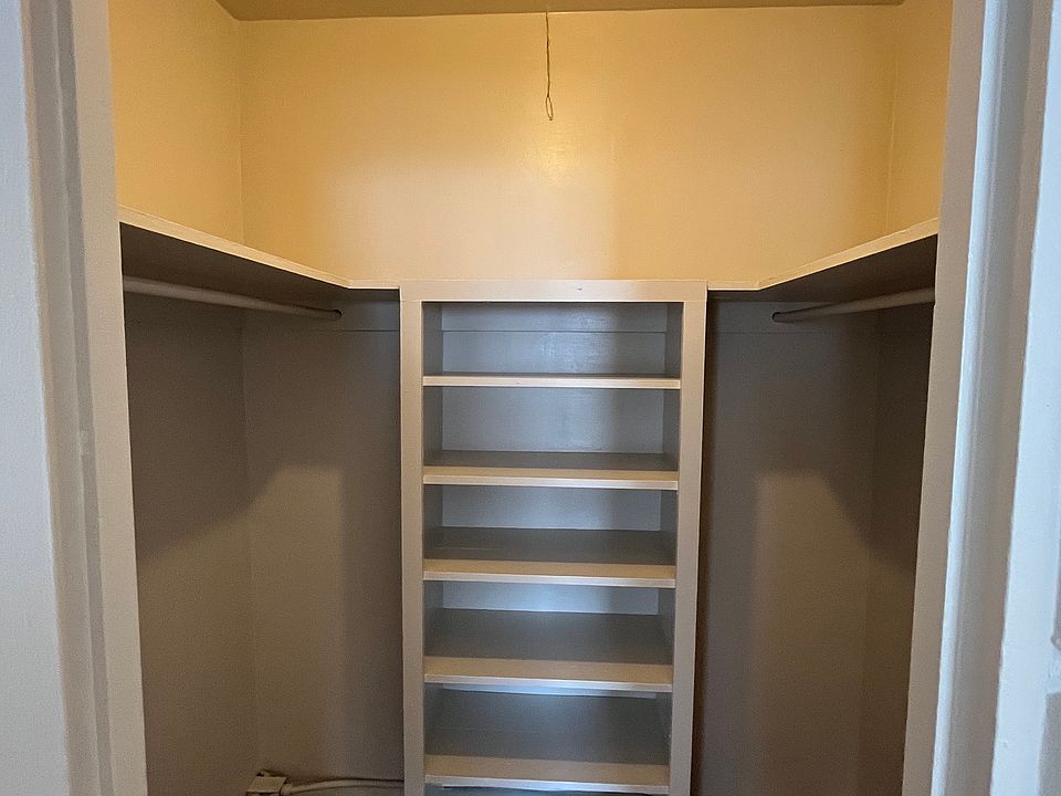 Walk-in Closet_07122023