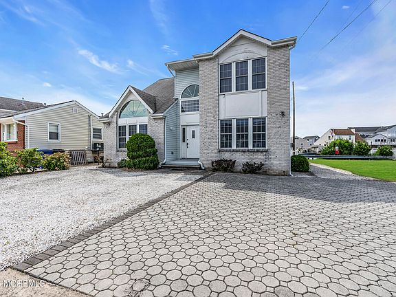 4th image of 3148 Windsor Avenue
