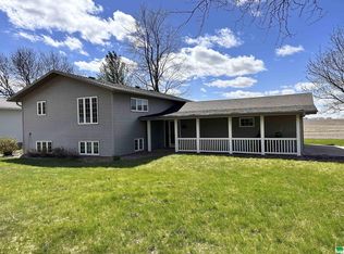 102 Michigan Ave SW, Orange City, IA 51041