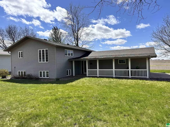 102 Michigan Ave SW, Orange City, IA 51041