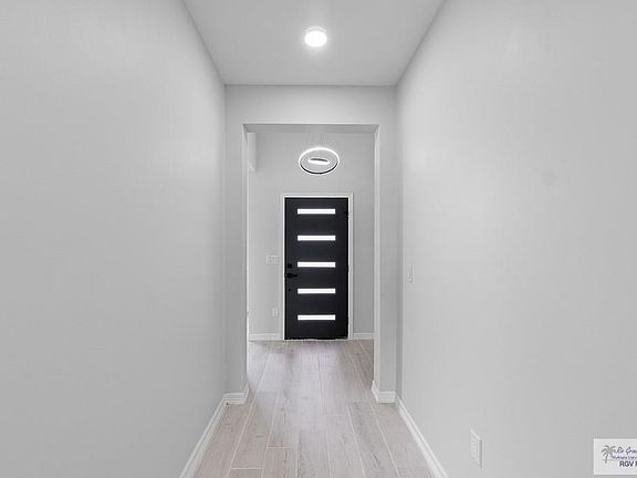 3rd image of 4684 River Oak Cir