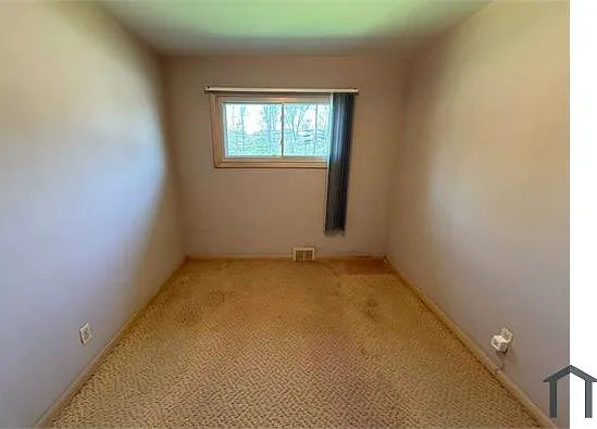 22050 Chardon Rd — Photo 6
