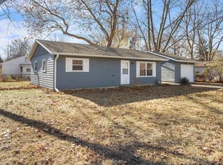 1813 Greendale Dr, Champaign, IL 61821