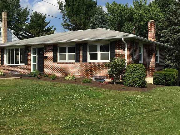 2nd image of 635 Cambria Ave