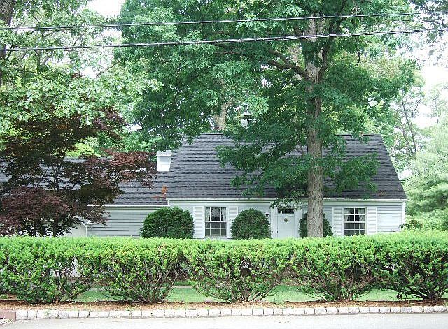 1st image of 51 Hamilton Dr E