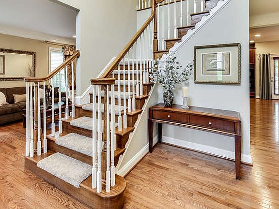 3rd image of 3936 Sugarloaf Dr