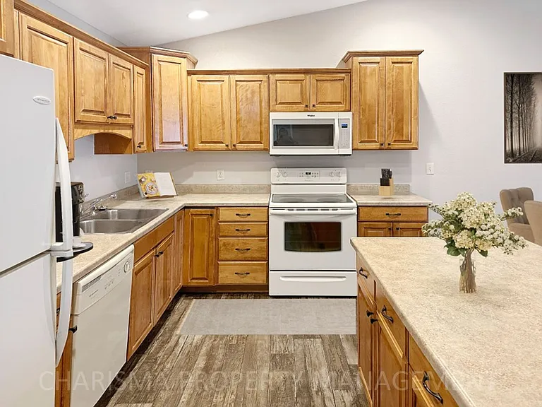 5505 W Rebecca St — Photo 6