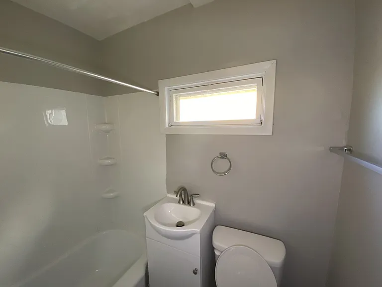 241 York St — Photo 9