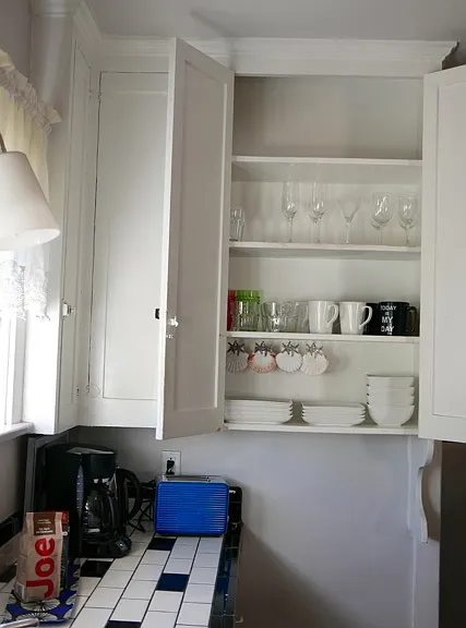 kitchen counter & cabinets