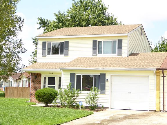 2nd image of 909 Craig Ct