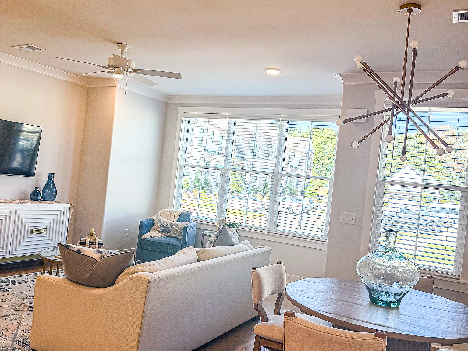 3 bed, 3.5 bath, 1850 sqft, $2,800 — Photo 3