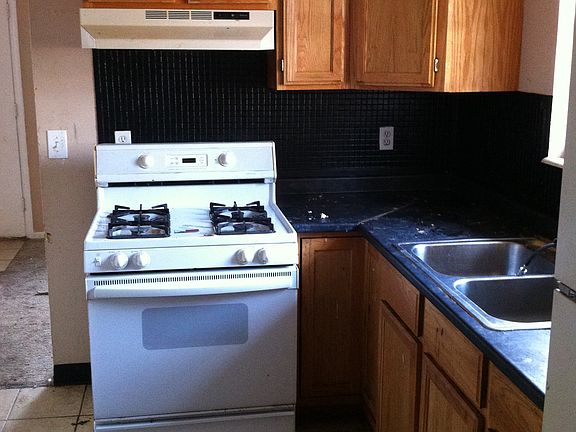 5th image of 8446 Evans Ave