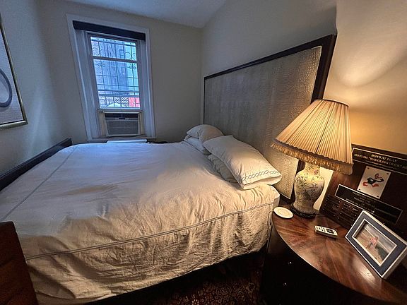 5th image of 160 E 82nd St APT 1R