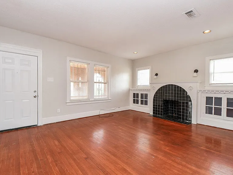5049 Jefferson St #B — Photo 9