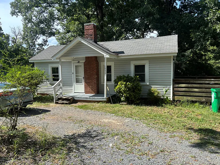 1844 Holly Ave — Photo 4