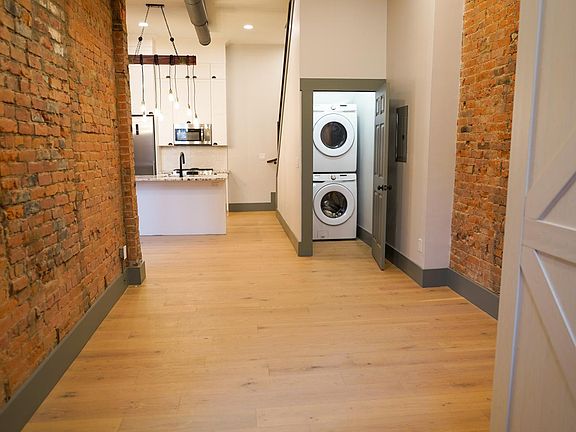 2nd image of 472 Dayton St #2