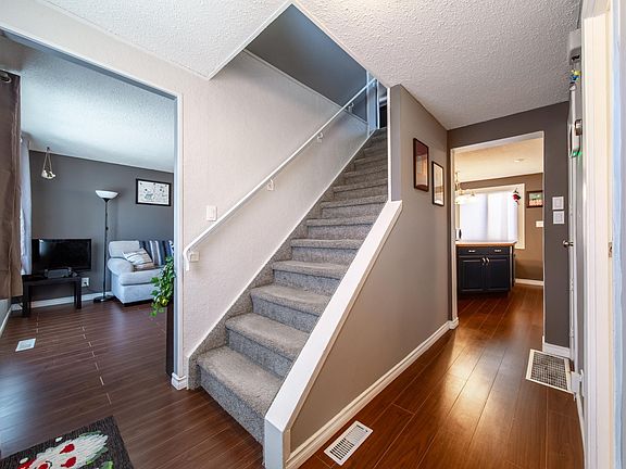 3rd image of 72 Ridgewood Ter