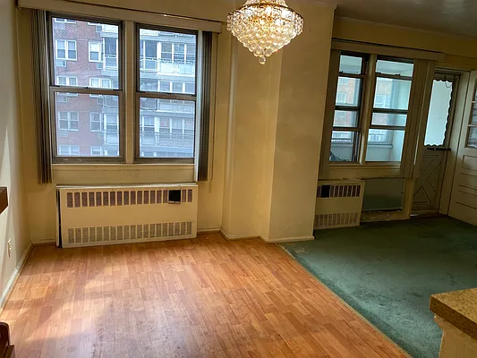 Sold by Winzone Realty Inc | media 8