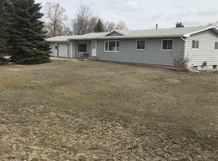 5211 4th St SW, Minot, ND 58701