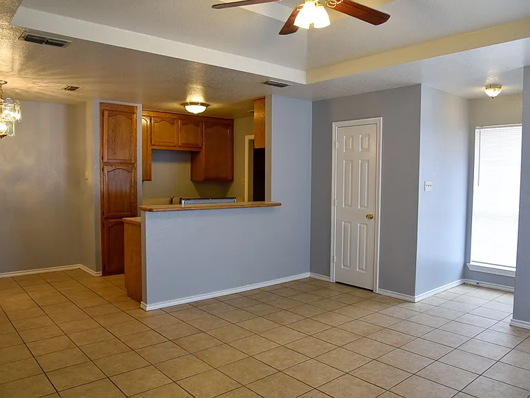 602 Crestridge Ct — Photo 3