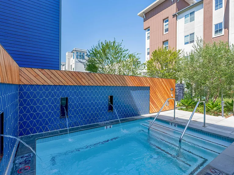 Citron Apartments — Photo 11