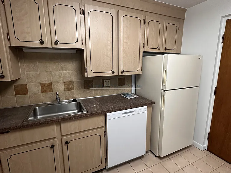 163 Lexington St #17 — Photo 12
