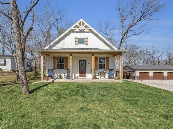 89 Enchanted Ln, Linn Valley, KS 66040