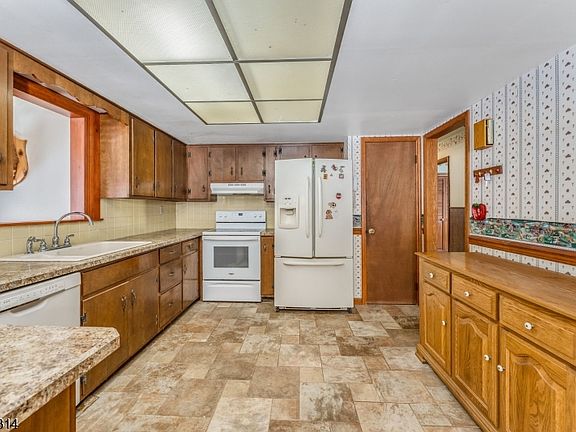 2nd image of 252 Mountain View Road