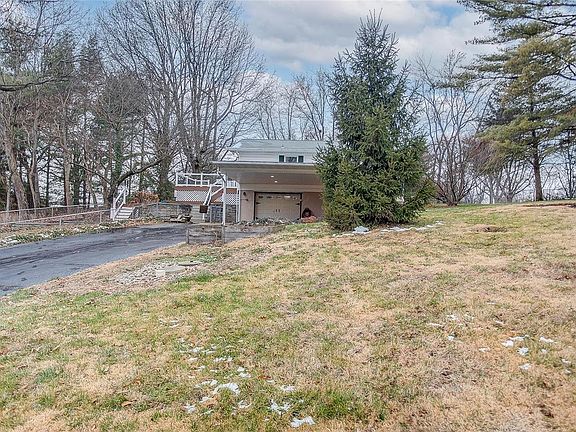 2nd image of 50 Pearl Dr