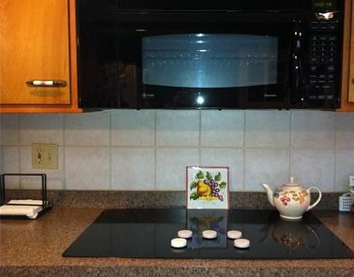 5th image of 18 Willard Ave