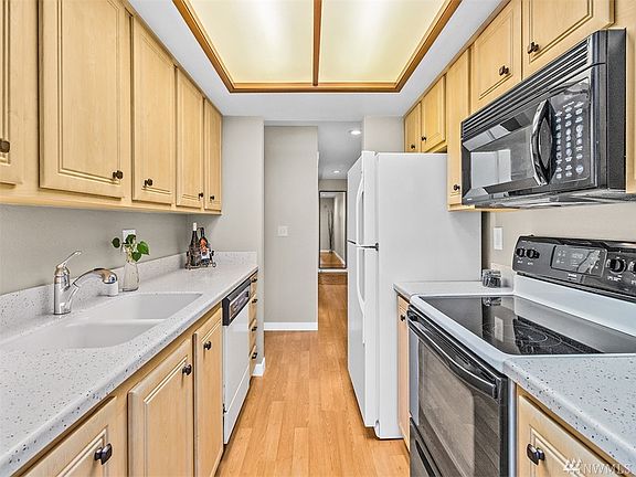 Clean, Bright and Updated!