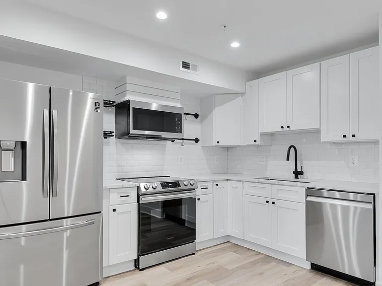1118 Lamont St NW #1 — Photo 6