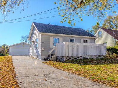 1101 E Douglas Ave, Des Moines, IA, 50316