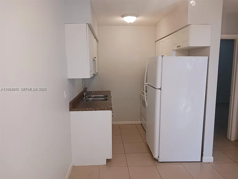 214 SE 8th St #3 — Photo 7