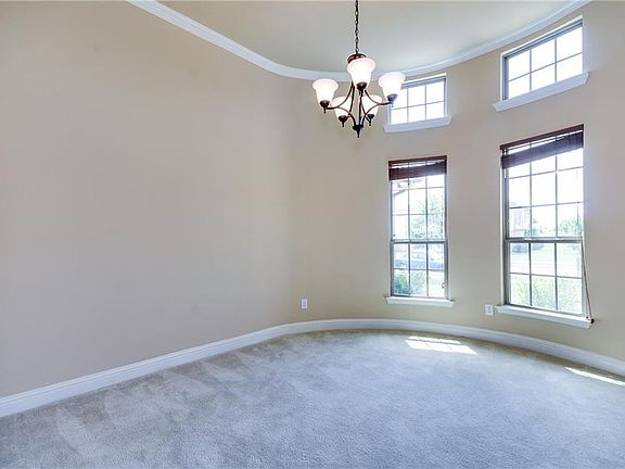4th image of 645 Trillium Ln