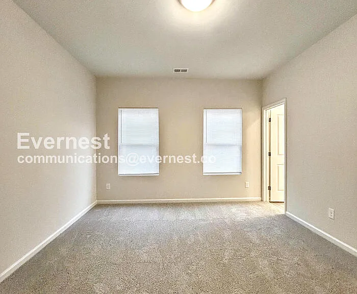312 N Correll St — Photo 7