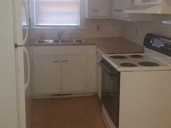 5th image of 2701 Webb St