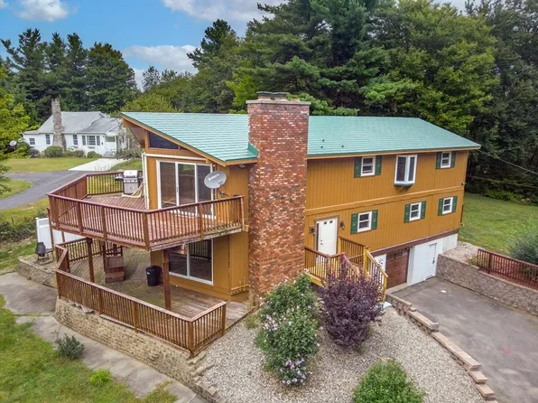 54 New State Rd, Montgomery, MA 01085