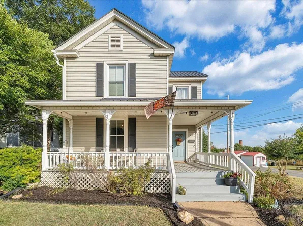 711 North St, Bedford, VA 24523