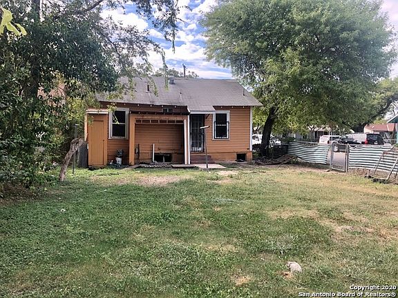 3rd image of 334 Adaes Ave