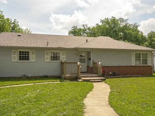 1421 S Cedar St, Ottawa, KS 66067