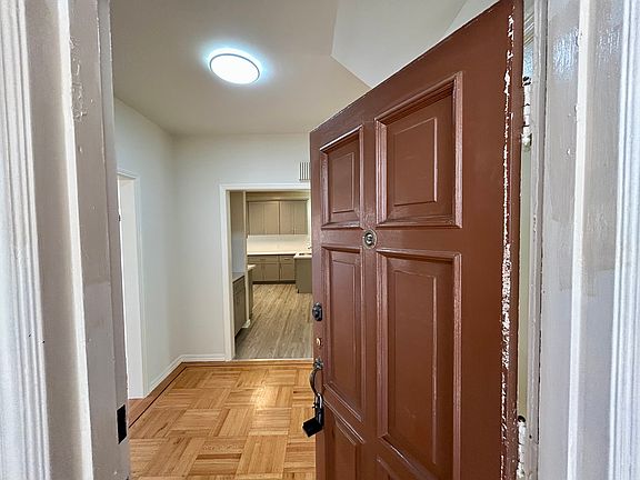 2nd image of 153 Stanyan Blvd