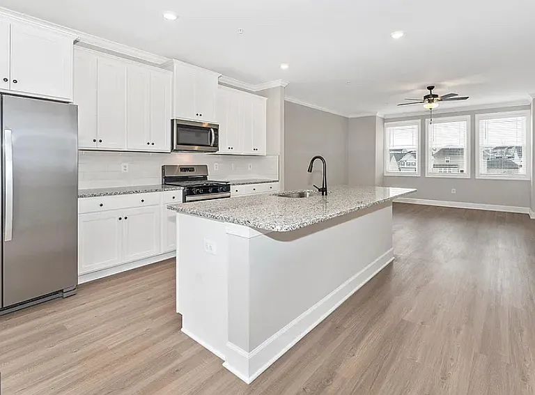 518 Bartholomew Dr — Photo 2