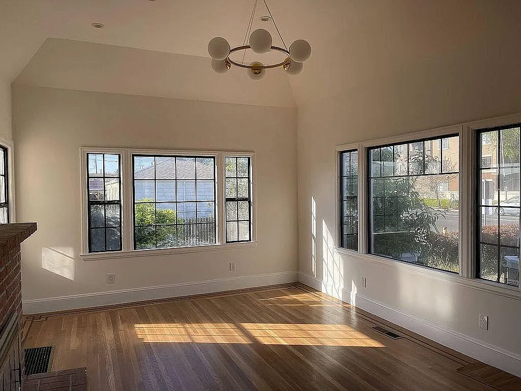 22823 Grand St photo 1