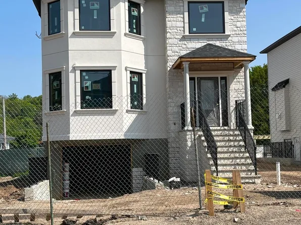 65 Center St, Staten Island, NY 10306