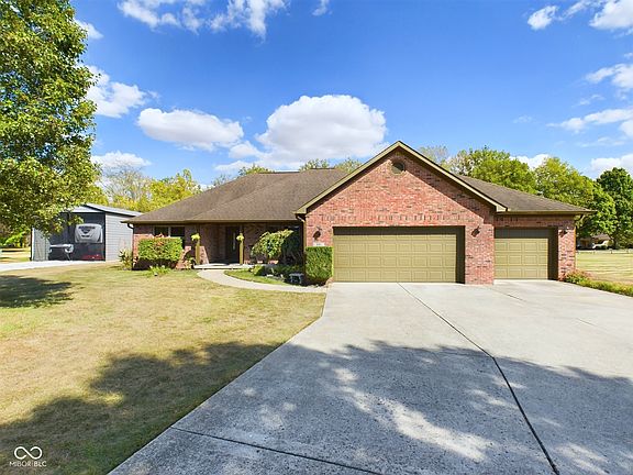 2nd image of 2815 E Thomas Ct