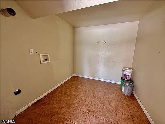5th image of 217 Oaklawn Ct
