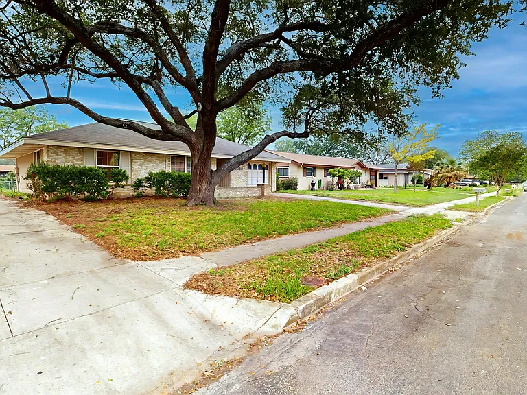 5058 Galahad Dr — Photo 24