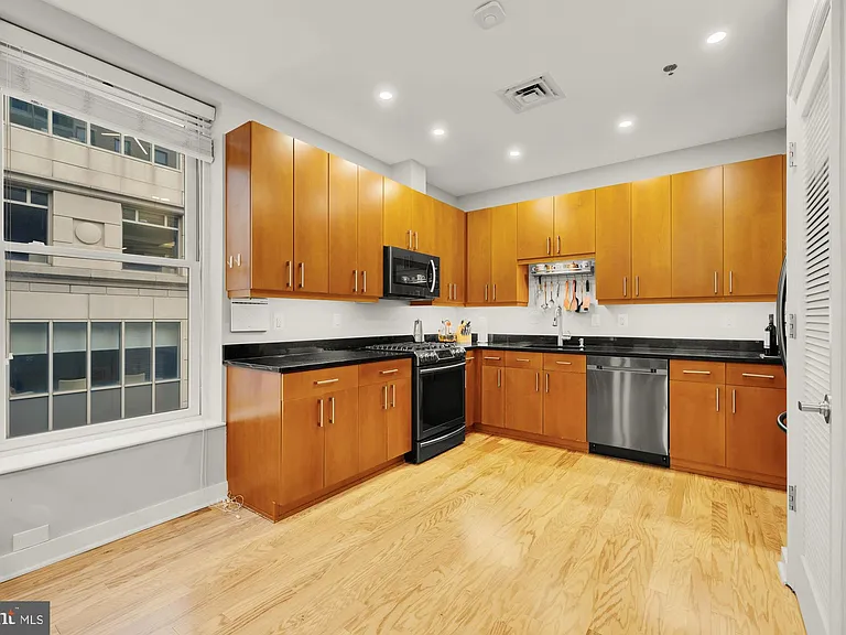 675 E St NW #350 — Photo 11